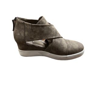 JG Cut Out Ankle Crisscross Wedge Slip on Sneakers Size 8.5